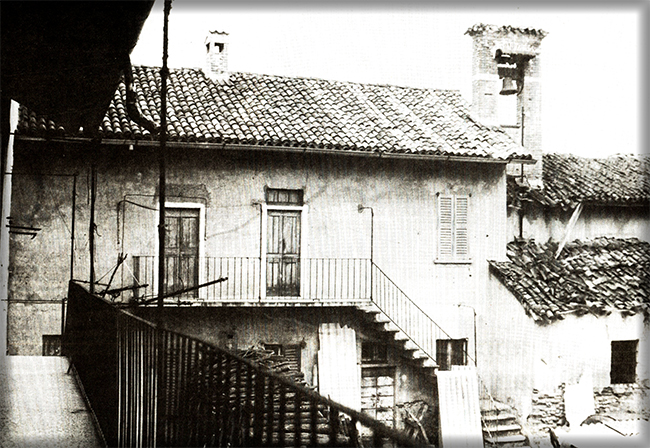 Cascina del Bruno, Interno della corte con l'oratorio.
(Da: Informatore Comunale Arcore anno 1982)