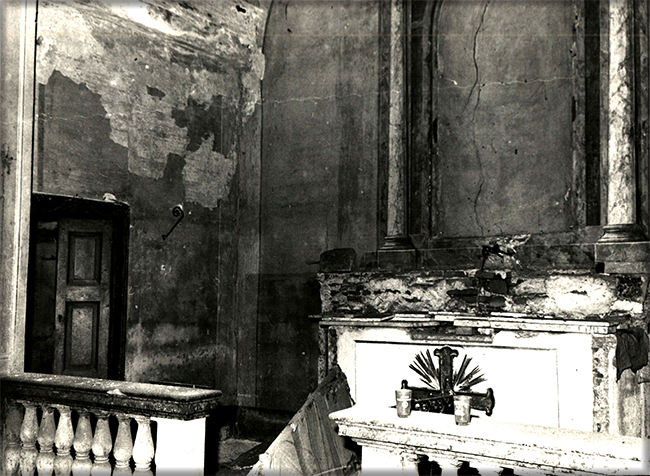 L'oratorio: interno l'altare.
(archivio parrocchiale Arcore)